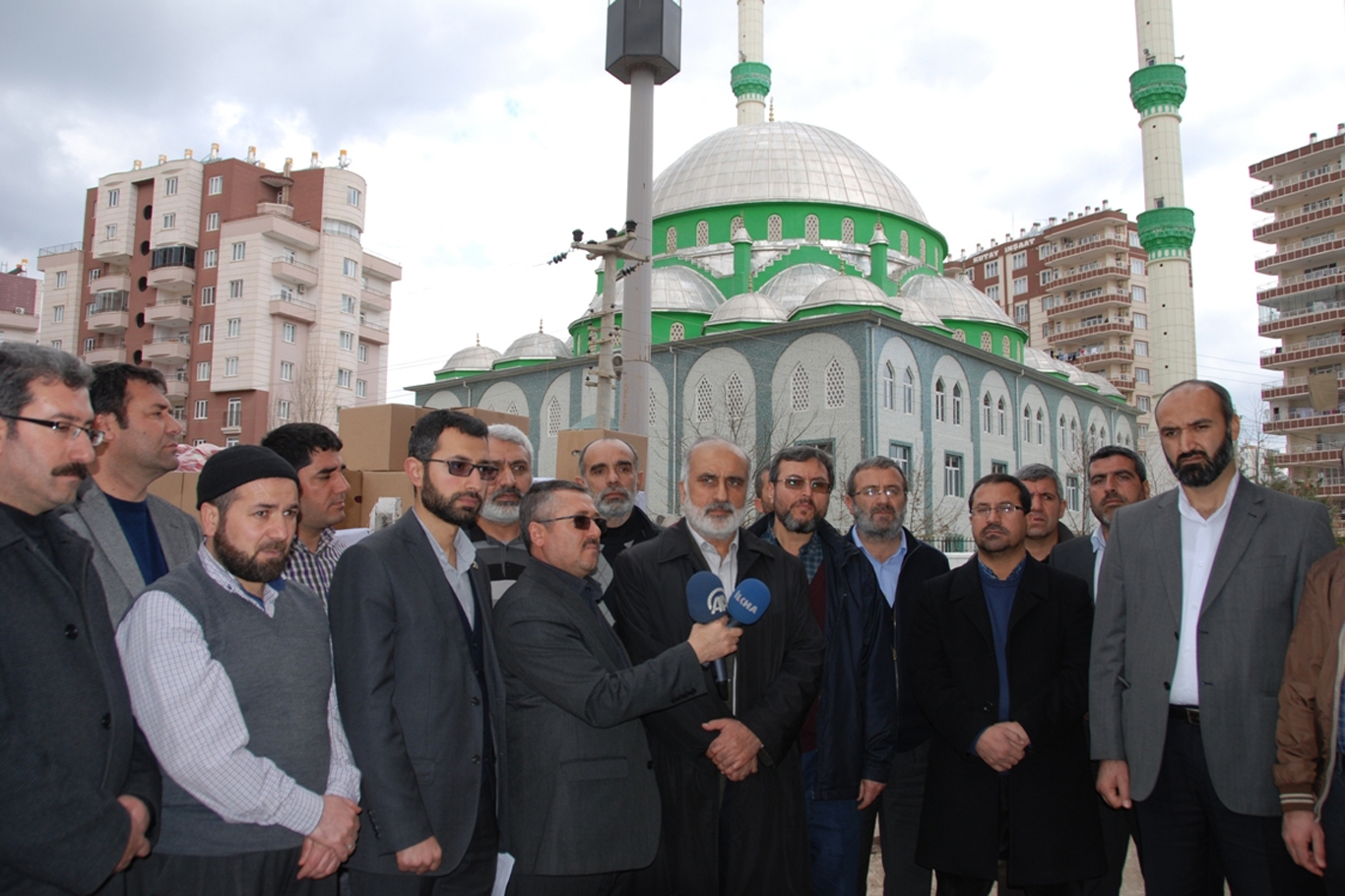 İslami STK'lardan Sur halkına 3 TIR yardım
